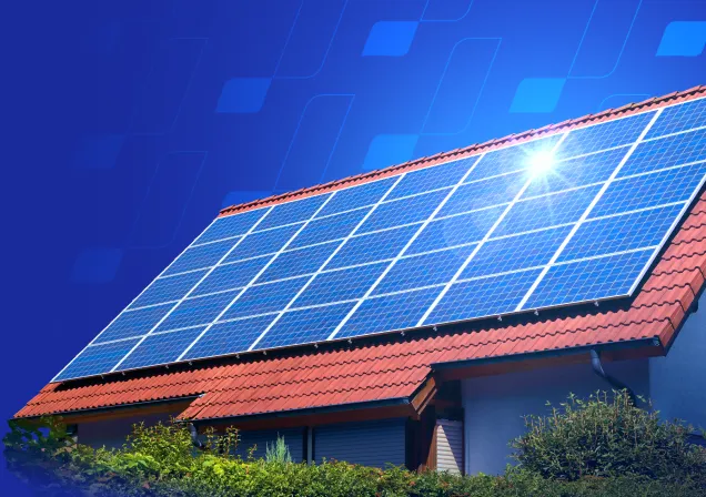 Imagem do telhado de uma casa com algumas placas de energia solar.