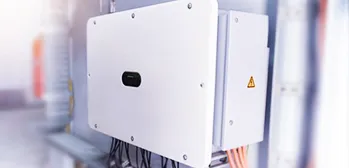 inversor solar: aparelho elétrico de inversão de energia solar para energia