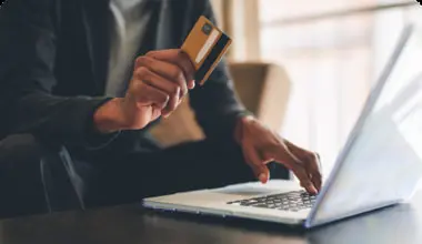 Com o cartão BV você pode ir ao mercado, restaurante, padaria, farmácia e muito mais sem sair de casa: é só usar a opção de cartão virtual disponível no nosso app exclusivo.