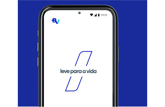 Celular em posição vertical com composição gráfica do banco BV na tela