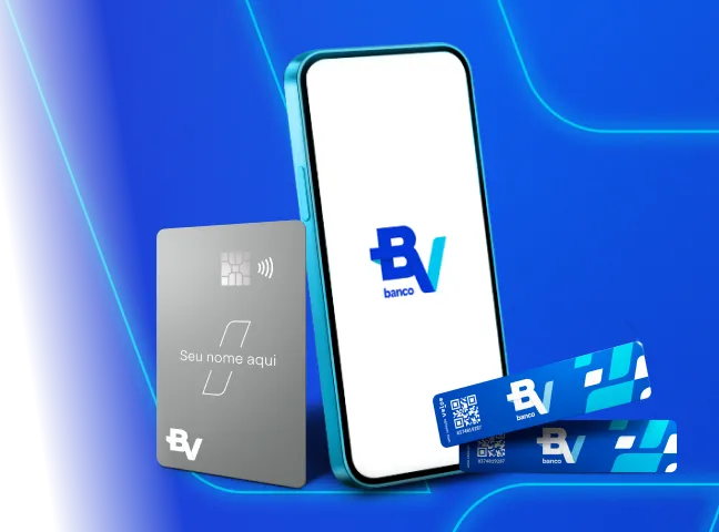 Composição Gráfica mostrando um celular com a tela do banco BV em destaque ao centro acompanhado de um cartão de crédito e duas tags veiculares ao lado.