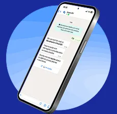 Um celular aberto em uma tela de conversa no Whatsapp.