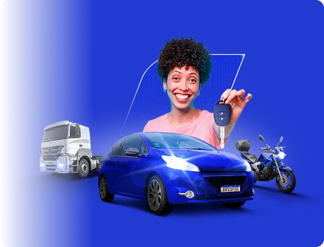 Na imagem temos um carro, uma moto azul e um caminhão, juntos. Atrás, temos uma mulher segurando uma chave.