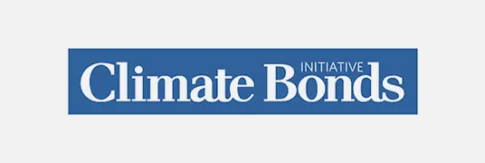 Logotipo 'Climate Bonds Initiative' em branco sobre faixa azul.