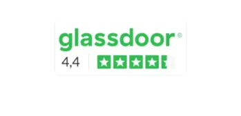 logo do Glassdoor e ícones de estrelas representando a nota 4,4